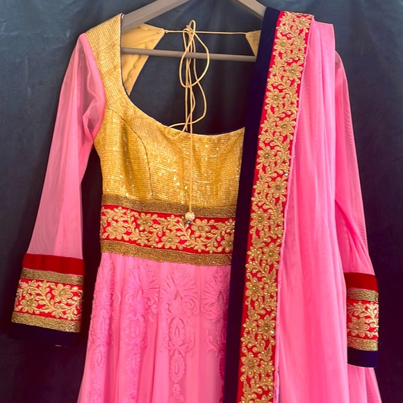 Beautiful Regal Wedding Lehenga. - Picture 2 of 4